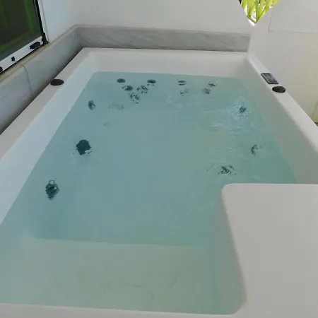 Caldera Center Hotel